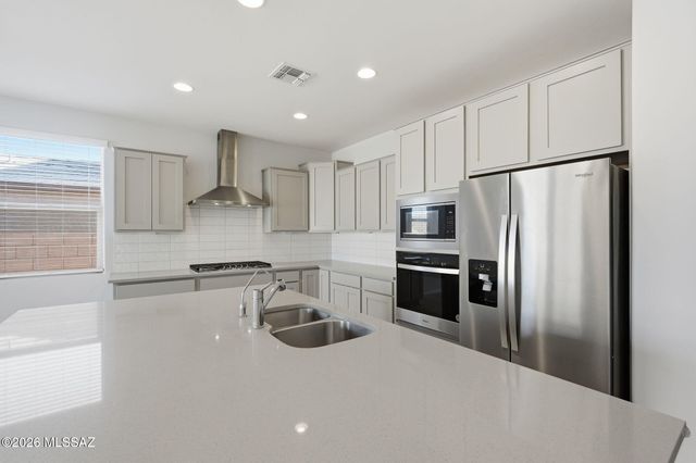 8000 S Expedition Drive, Tucson, AZ 85747