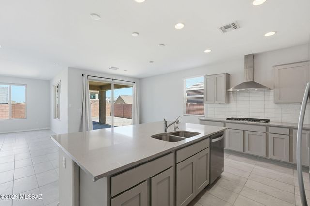 8000 S Expedition Drive, Tucson, AZ 85747
