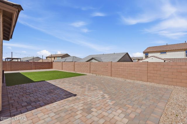 8000 S Expedition Drive, Tucson, AZ 85747