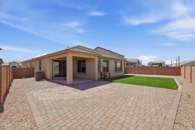 8000 S Expedition Drive, Tucson, AZ 85747