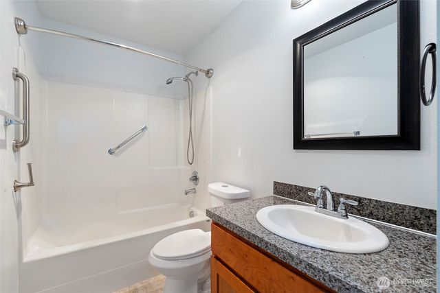 404 Herren Avenue, Winlock, WA 98596