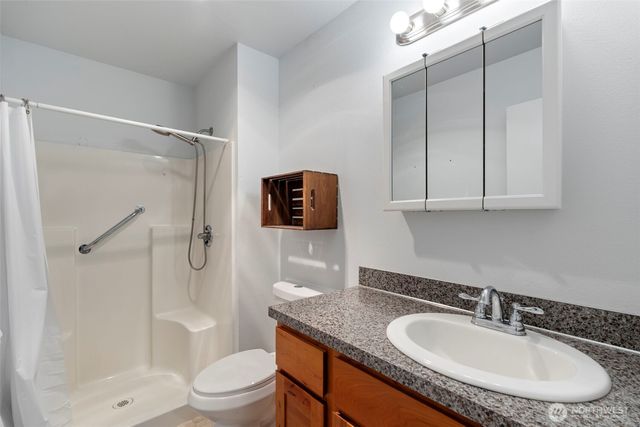 404 Herren Avenue, Winlock, WA 98596