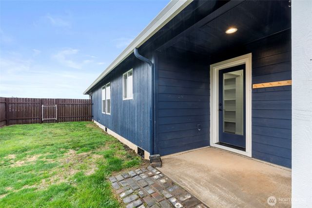 404 Herren Avenue, Winlock, WA 98596