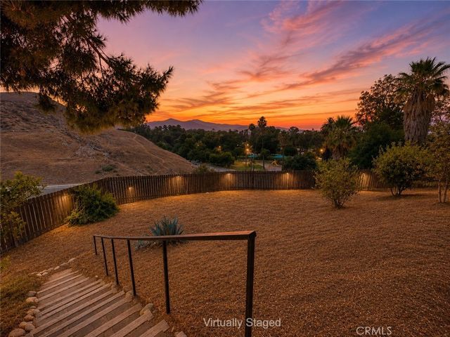 2735 Brockton Avenue, Riverside, CA 92501