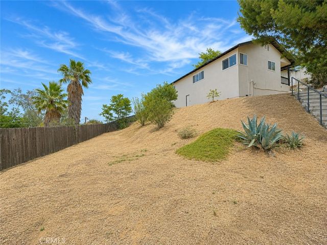 2735 Brockton Avenue, Riverside, CA 92501