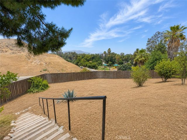 2735 Brockton Avenue, Riverside, CA 92501