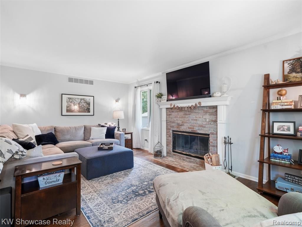 3360 Pleasant Valley Road, Brighton, MI 48114