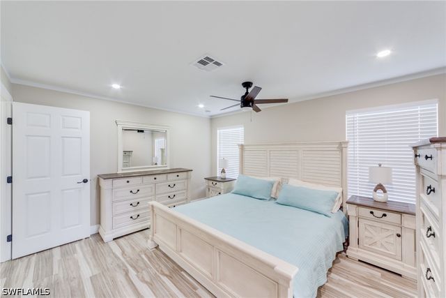 525 SE 11th CT, Cape Coral, FL 33990