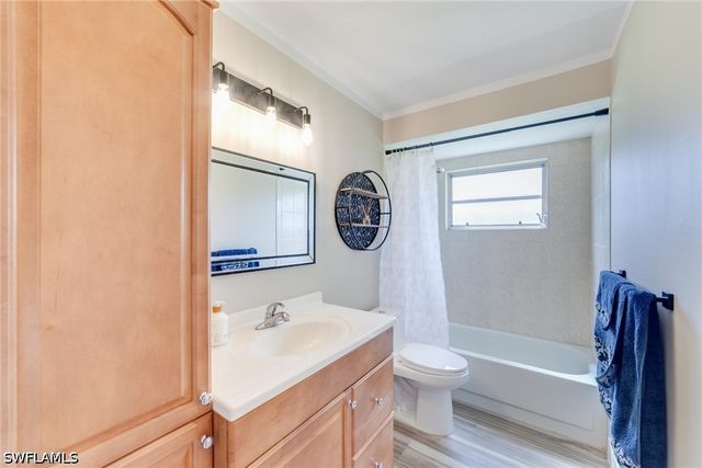 525 SE 11th CT, Cape Coral, FL 33990