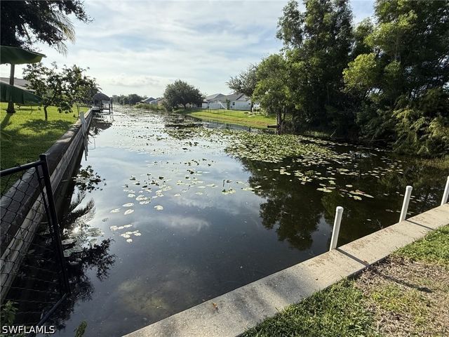 525 SE 11th CT, Cape Coral, FL 33990