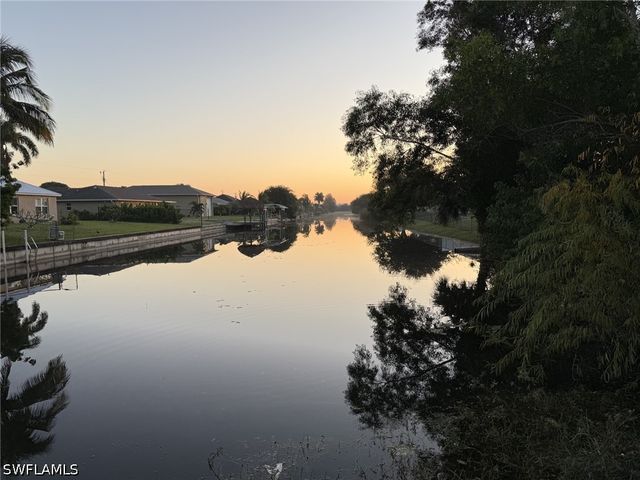 525 SE 11th CT, Cape Coral, FL 33990