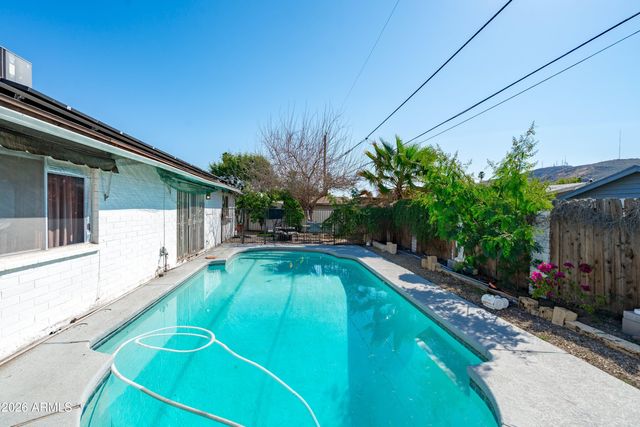 2143 W EUGIE Avenue, Phoenix, AZ 85029