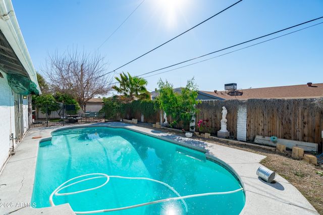 2143 W EUGIE Avenue, Phoenix, AZ 85029