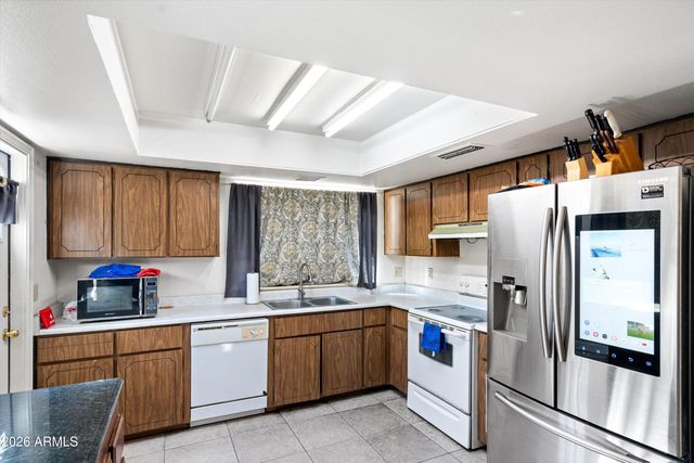 2143 W EUGIE Avenue, Phoenix, AZ 85029