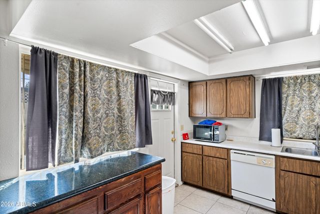 2143 W EUGIE Avenue, Phoenix, AZ 85029