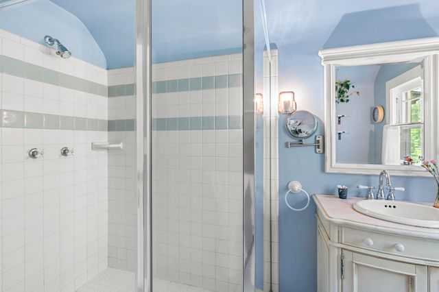 122 Janney Lane, Medford, OR 97501
