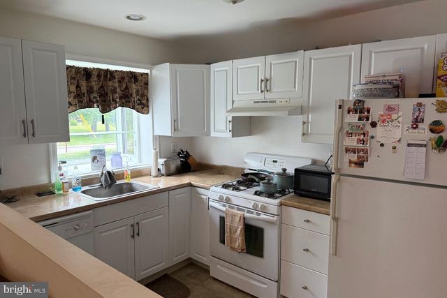 4 W JOHNSON HWY, Norristown, PA 19401