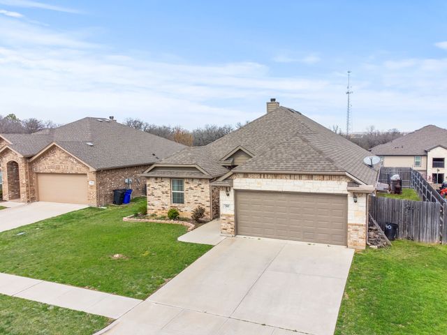 260 Marina Drive, Azle, TX 76020