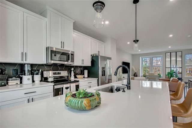 125 Climbing Ivy Circle, Fayetteville, GA 30214