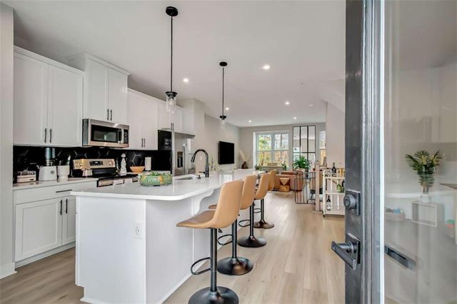 125 Climbing Ivy Circle, Fayetteville, GA 30214