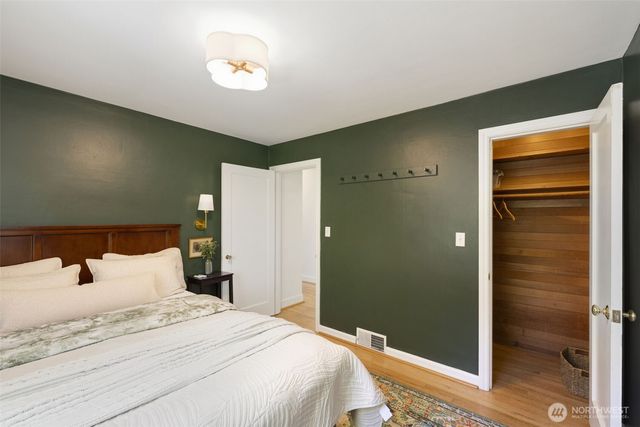 7919 34th Avenue SW, Seattle, WA 98126
