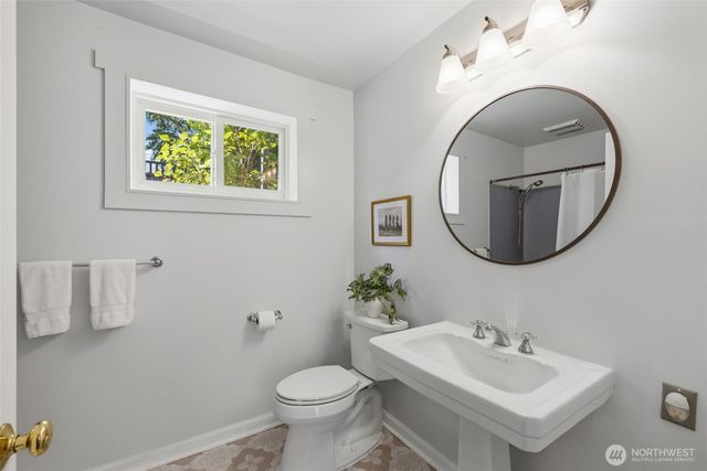 7919 34th Avenue SW, Seattle, WA 98126