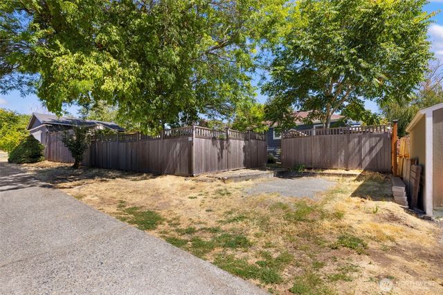 7919 34th Avenue SW, Seattle, WA 98126