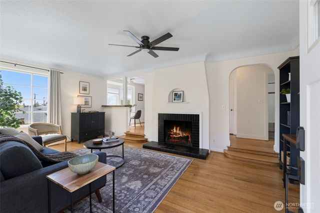 7919 34th Avenue SW, Seattle, WA 98126