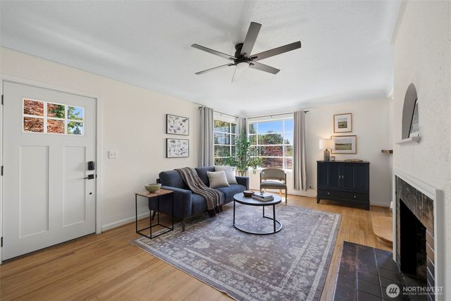 7919 34th Avenue SW, Seattle, WA 98126