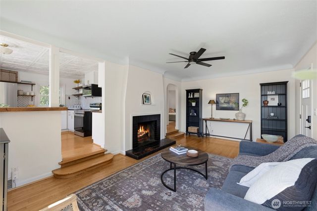 7919 34th Avenue SW, Seattle, WA 98126