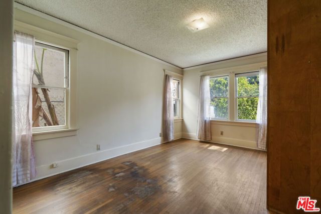 246 N Irving Boulevard, Los Angeles, CA 90004