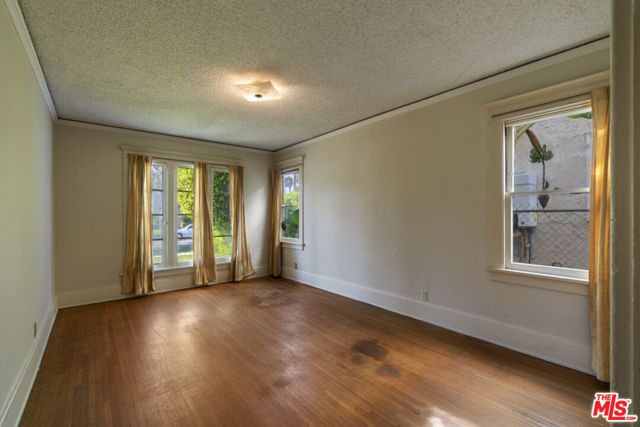 246 N Irving Boulevard, Los Angeles, CA 90004