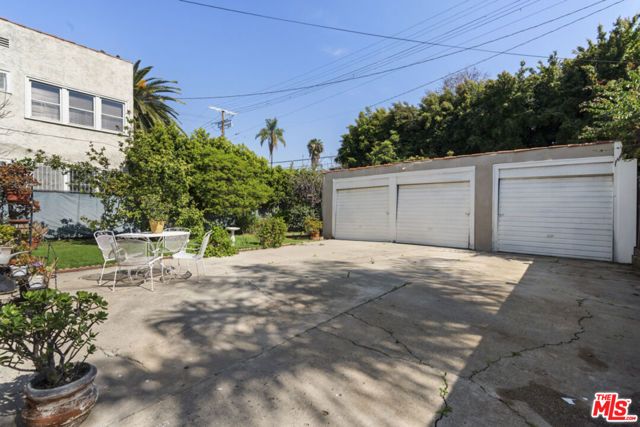246 N Irving Boulevard, Los Angeles, CA 90004