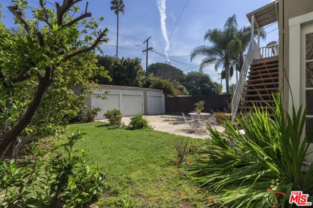 246 N Irving Boulevard, Los Angeles, CA 90004