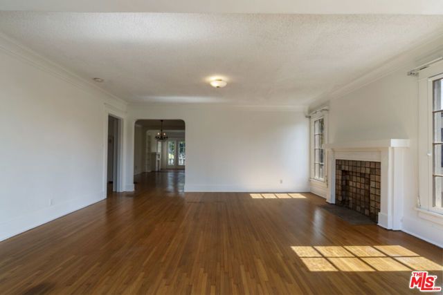 246 N Irving Boulevard, Los Angeles, CA 90004