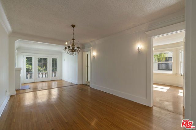 246 N Irving Boulevard, Los Angeles, CA 90004