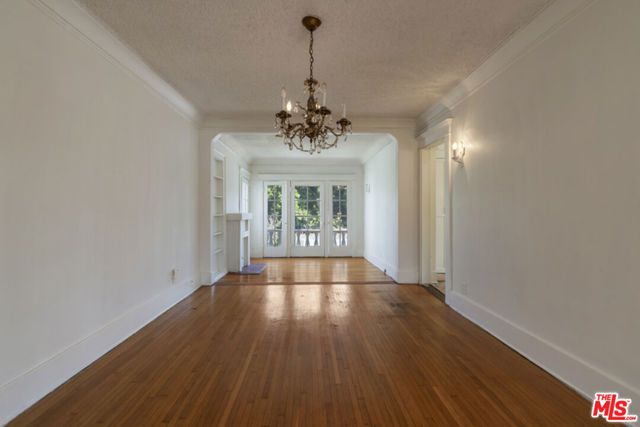 246 N Irving Boulevard, Los Angeles, CA 90004