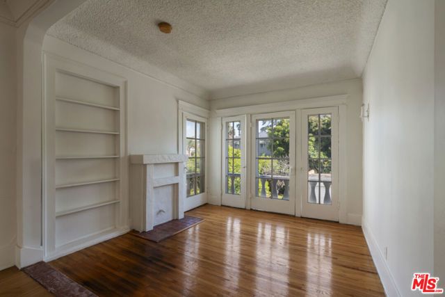 246 N Irving Boulevard, Los Angeles, CA 90004