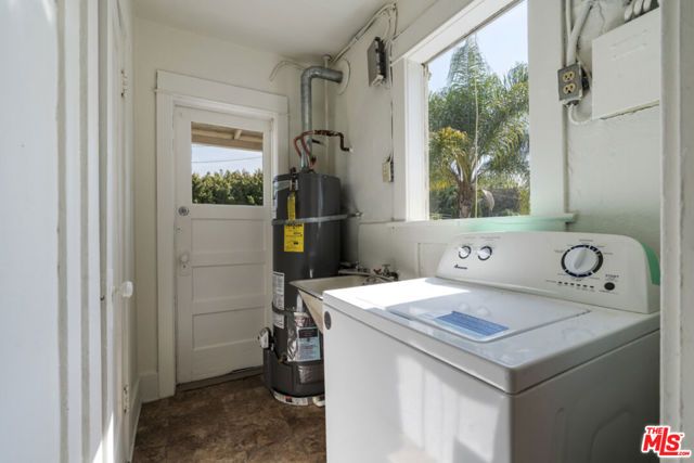 246 N Irving Boulevard, Los Angeles, CA 90004