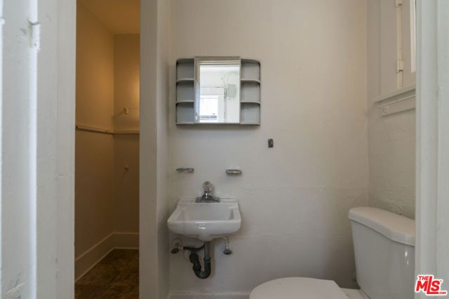 246 N Irving Boulevard, Los Angeles, CA 90004