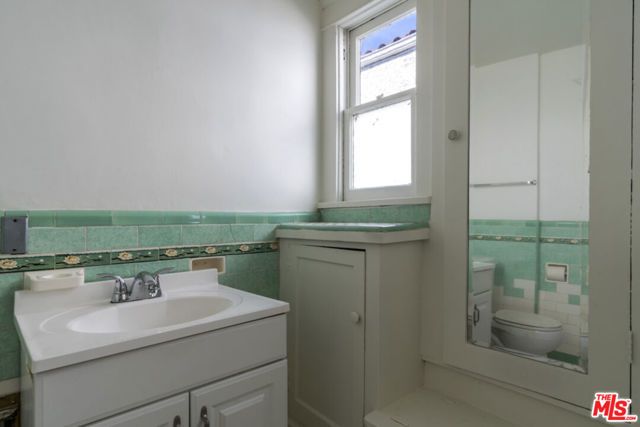 246 N Irving Boulevard, Los Angeles, CA 90004