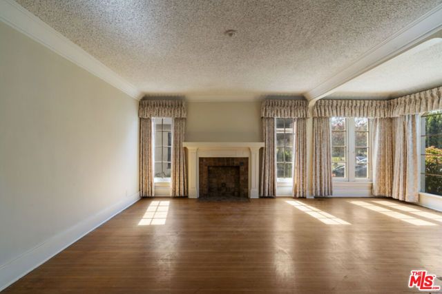 246 N Irving Boulevard, Los Angeles, CA 90004