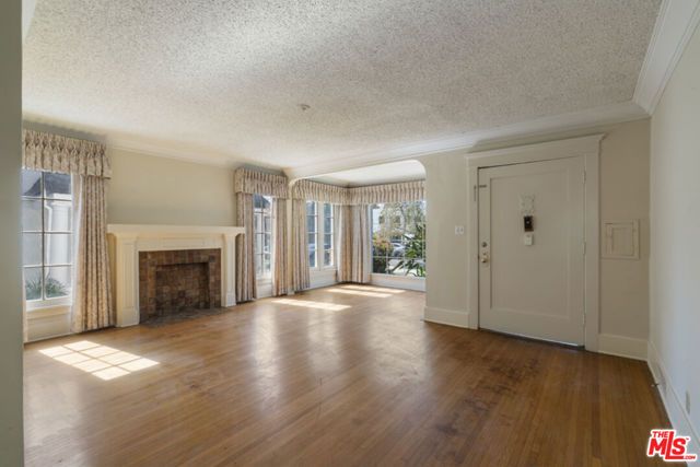 246 N Irving Boulevard, Los Angeles, CA 90004