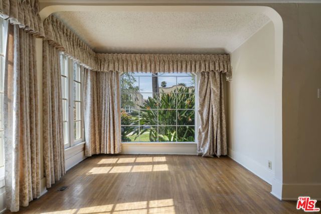 246 N Irving Boulevard, Los Angeles, CA 90004