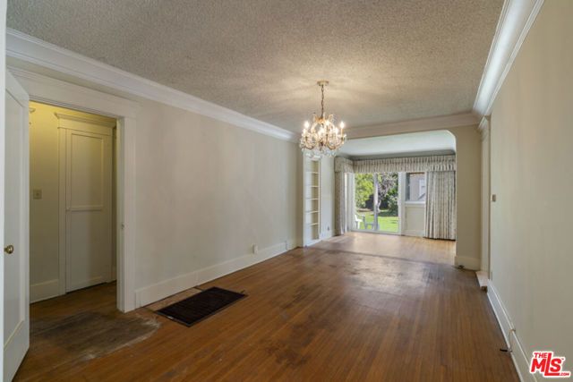 246 N Irving Boulevard, Los Angeles, CA 90004