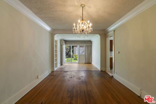 246 N Irving Boulevard, Los Angeles, CA 90004