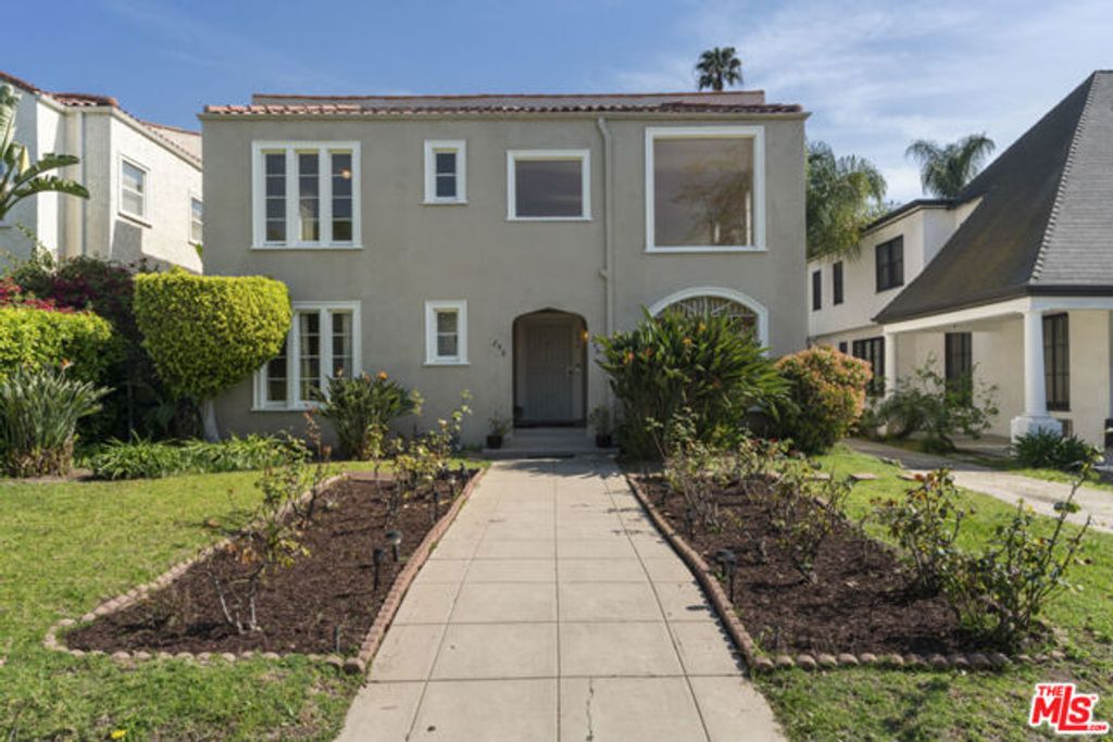 246 N Irving Boulevard, Los Angeles, CA 90004