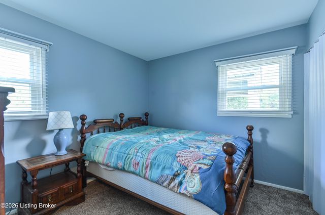 10015 Donau Ln, Louisville, KY 40272