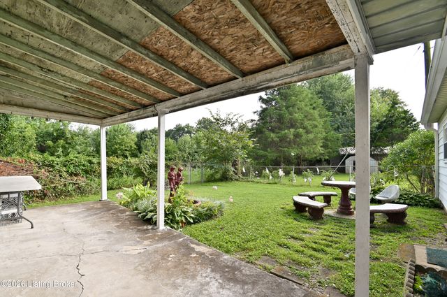 10015 Donau Ln, Louisville, KY 40272