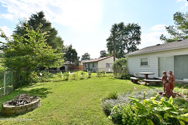 10015 Donau Ln, Louisville, KY 40272